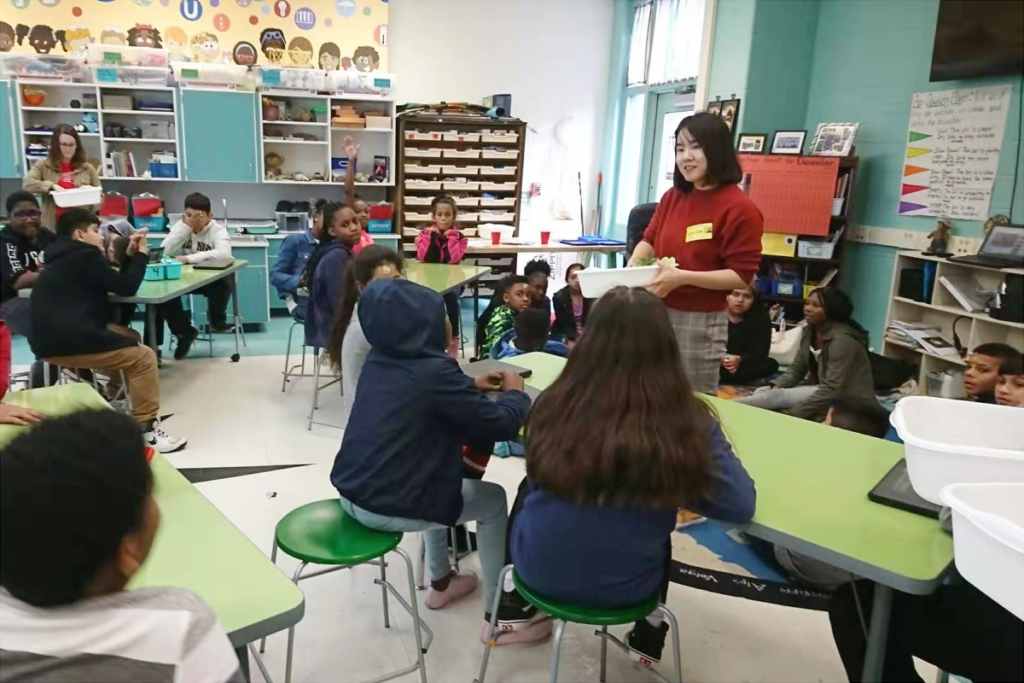 Zhenzhen Zhang teaches an elementary school class